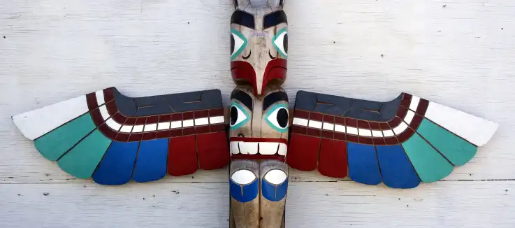 totem pole sculpture 